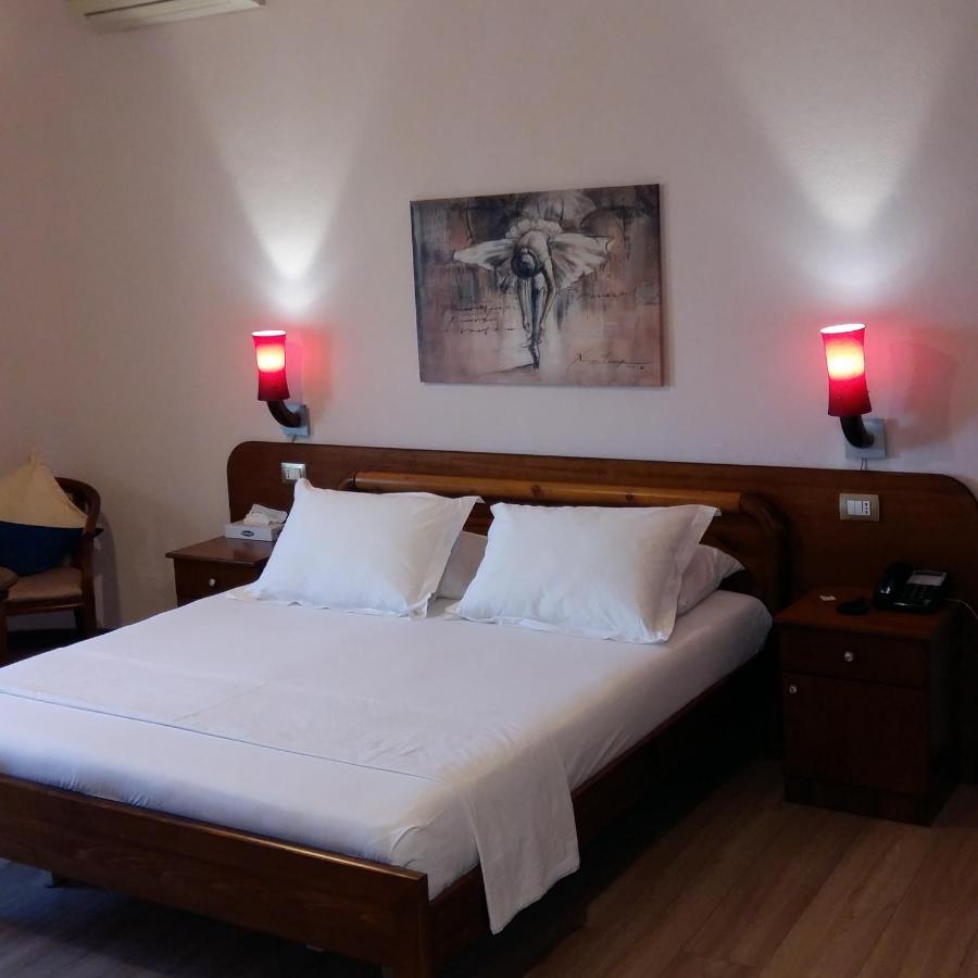 Drini Hotel Rrashbull Екстер'єр фото