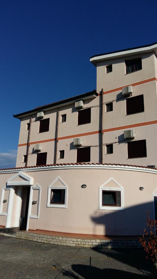 Drini Hotel Rrashbull Екстер'єр фото