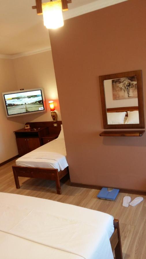 Drini Hotel Rrashbull Екстер'єр фото
