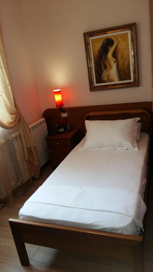 Drini Hotel Rrashbull Екстер'єр фото