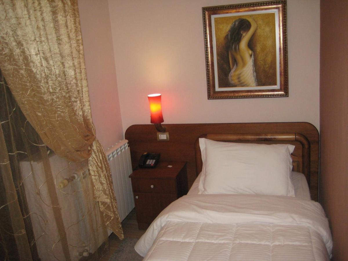 Drini Hotel Rrashbull Екстер'єр фото