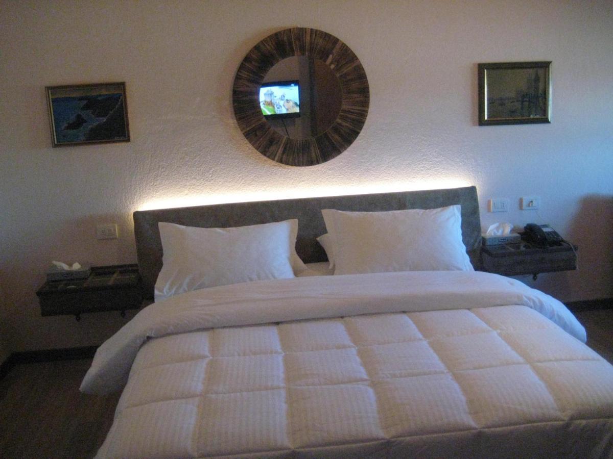 Drini Hotel Rrashbull Екстер'єр фото