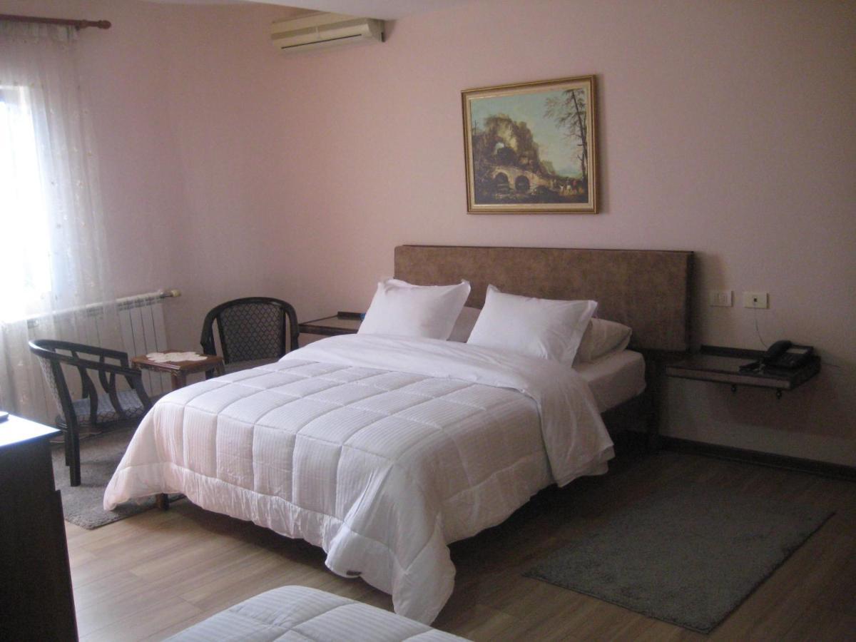 Drini Hotel Rrashbull Екстер'єр фото