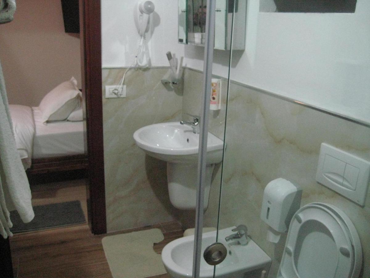Drini Hotel Rrashbull Екстер'єр фото