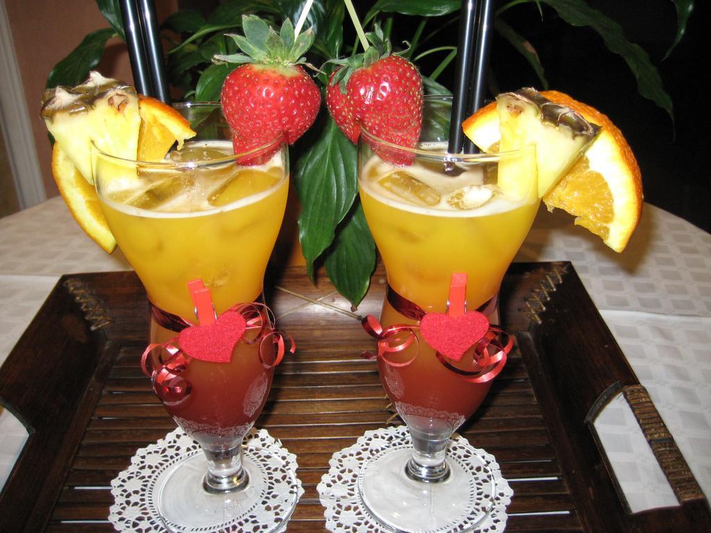 Drini Hotel Rrashbull Екстер'єр фото