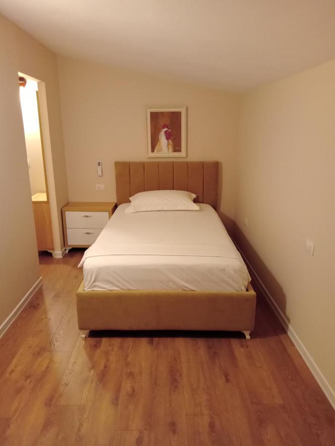 Drini Hotel Rrashbull Екстер'єр фото