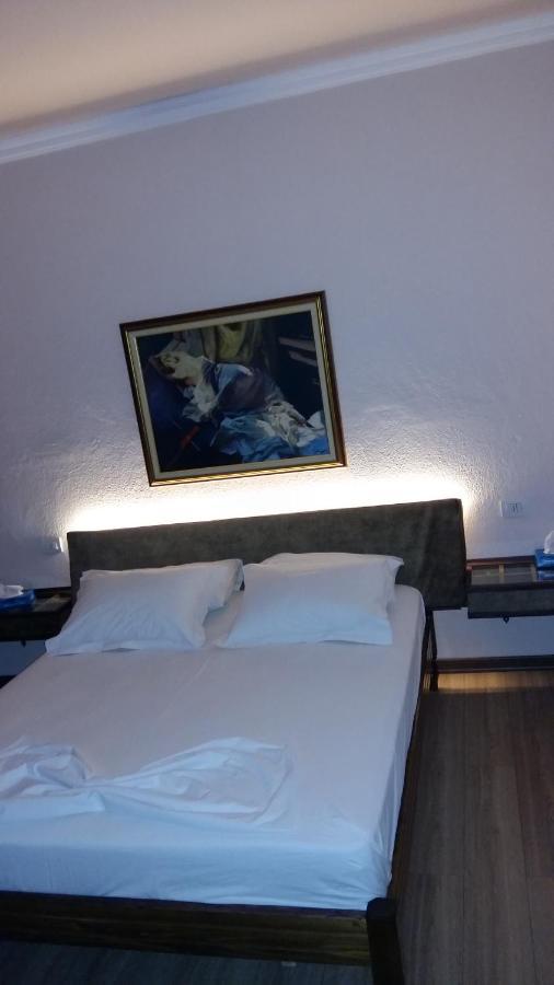 Drini Hotel Rrashbull Екстер'єр фото