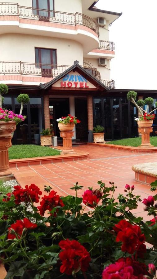 Drini Hotel Rrashbull Екстер'єр фото