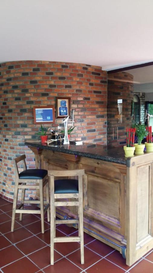 Drini Hotel Rrashbull Екстер'єр фото