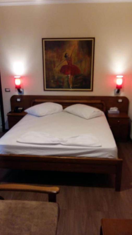 Drini Hotel Rrashbull Екстер'єр фото