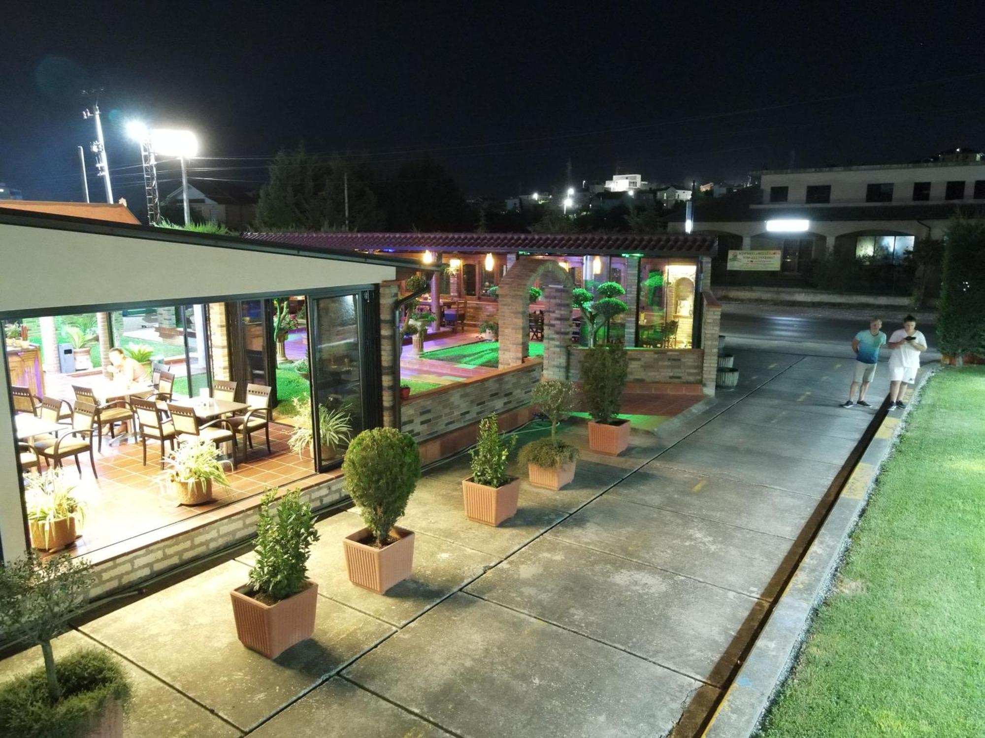 Drini Hotel Rrashbull Екстер'єр фото