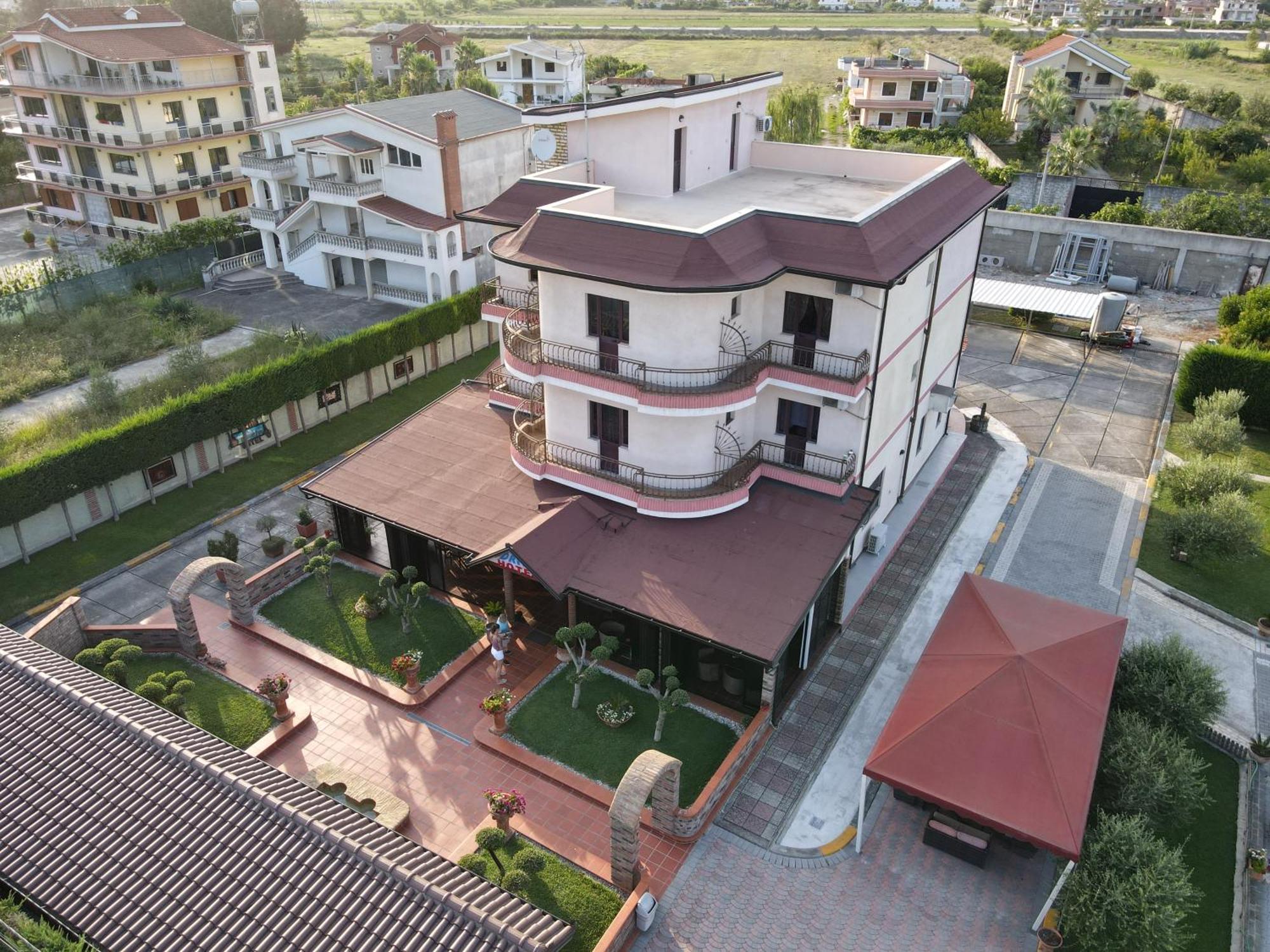 Drini Hotel Rrashbull Екстер'єр фото