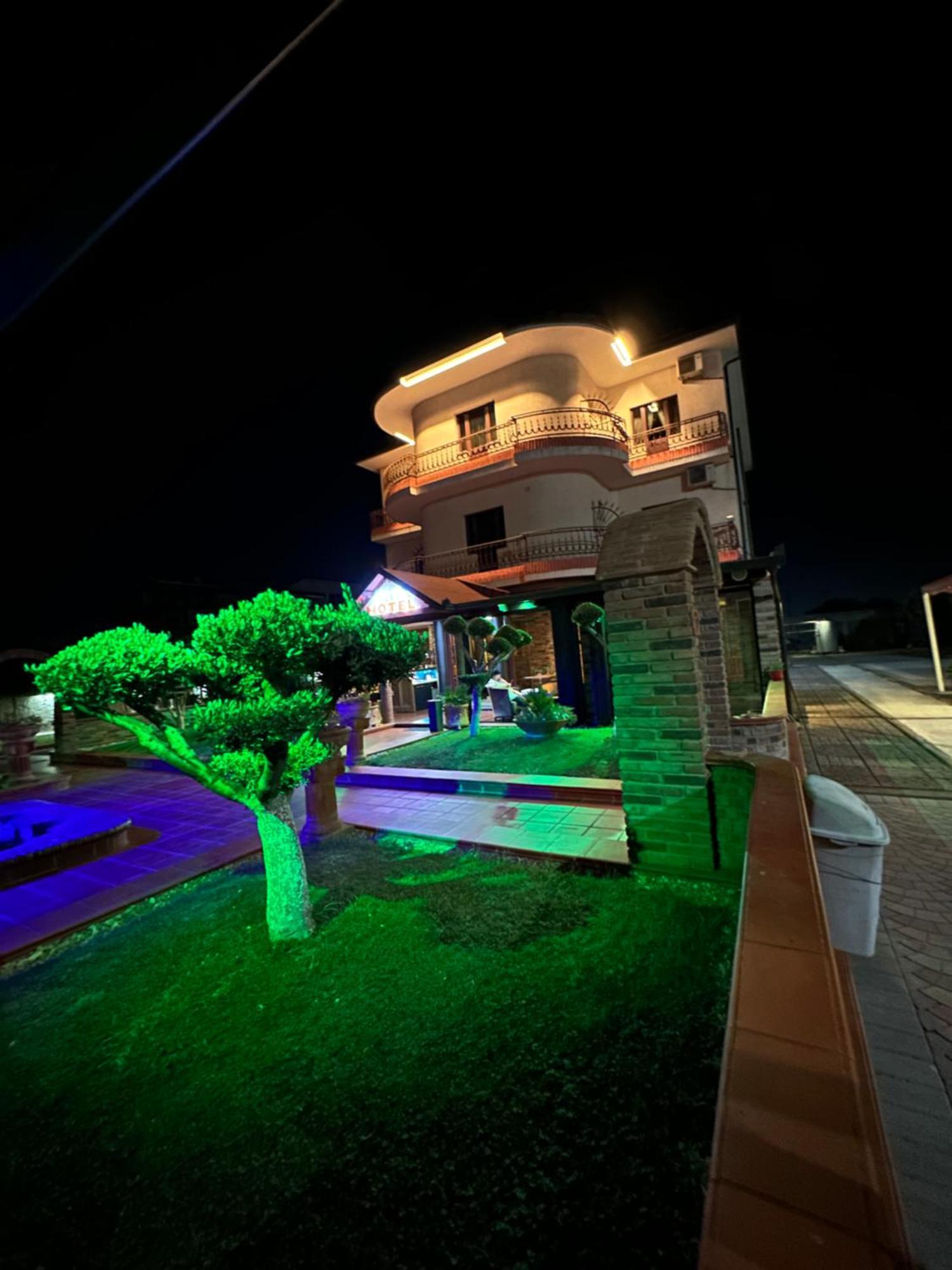 Drini Hotel Rrashbull Екстер'єр фото