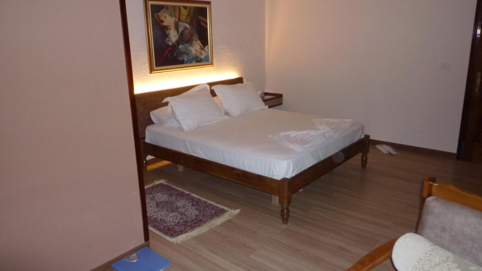 Drini Hotel Rrashbull Екстер'єр фото