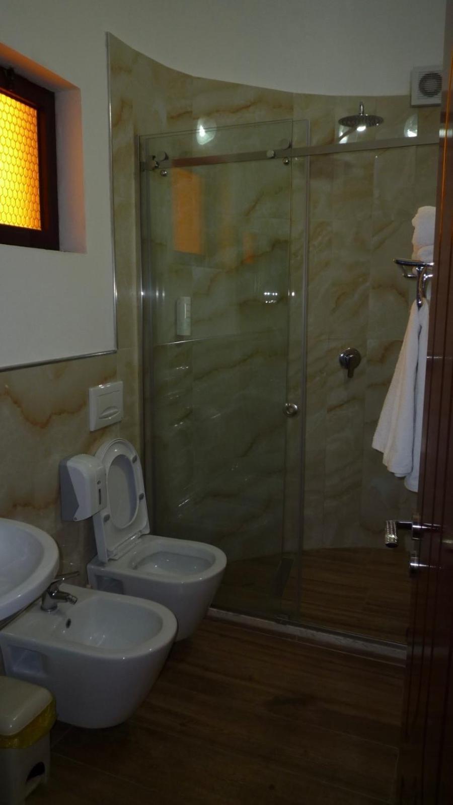 Drini Hotel Rrashbull Екстер'єр фото