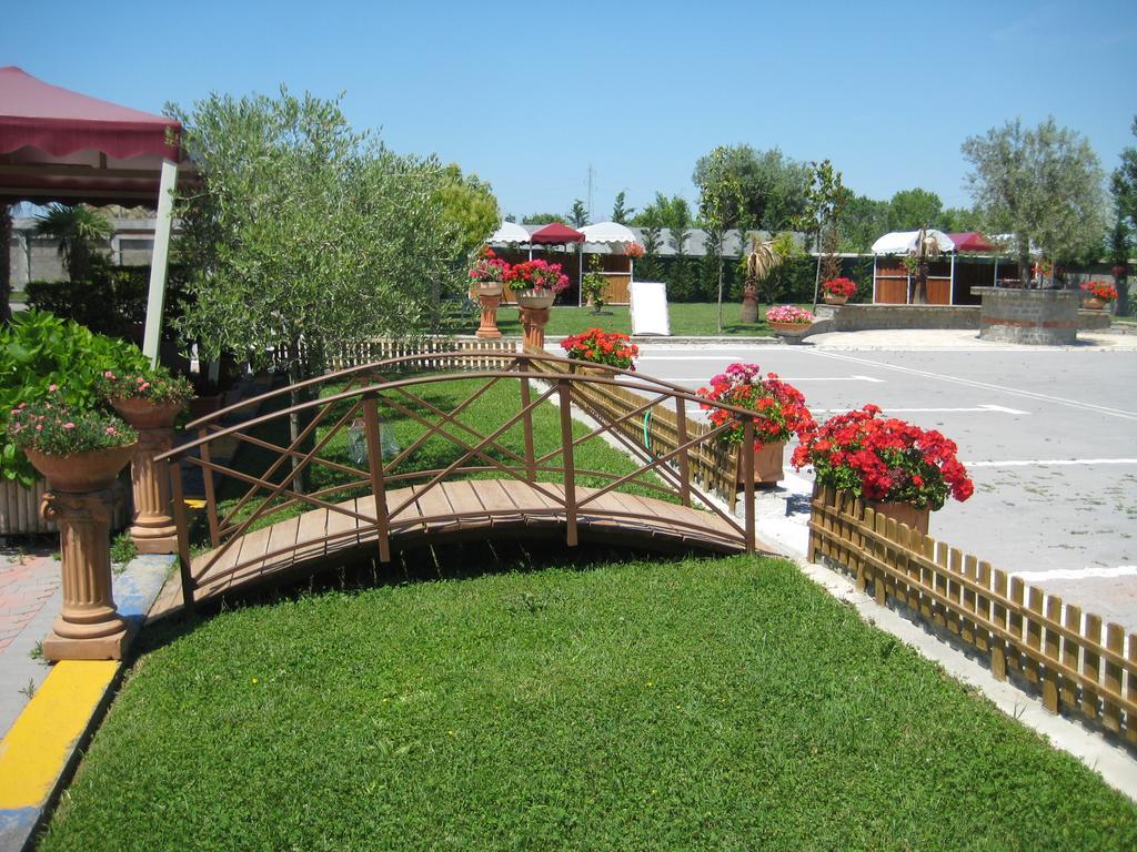 Drini Hotel Rrashbull Екстер'єр фото