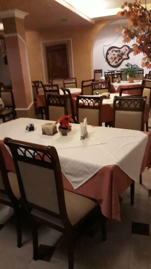 Drini Hotel Rrashbull Екстер'єр фото