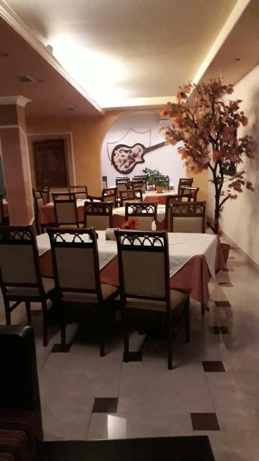 Drini Hotel Rrashbull Екстер'єр фото