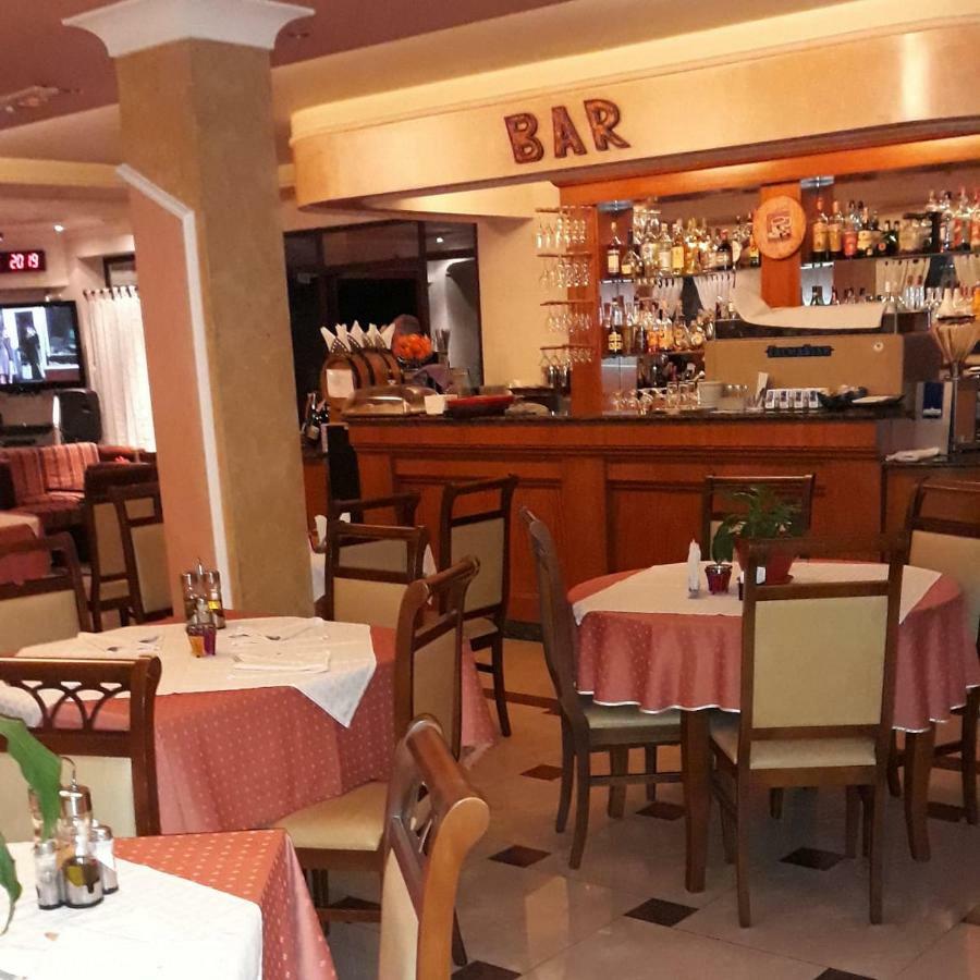 Drini Hotel Rrashbull Екстер'єр фото