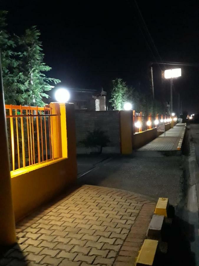 Drini Hotel Rrashbull Екстер'єр фото