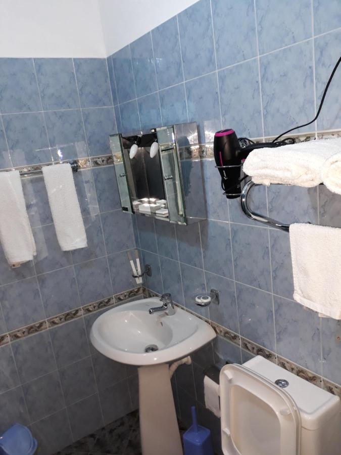 Drini Hotel Rrashbull Екстер'єр фото